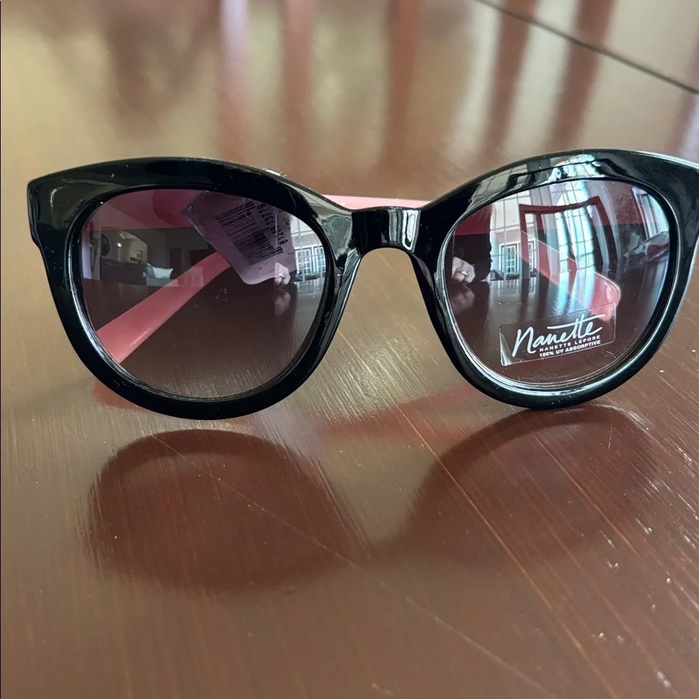 Nanette Lepore 100% UV protection,pearl pink arms,black round/square frame,NN157
